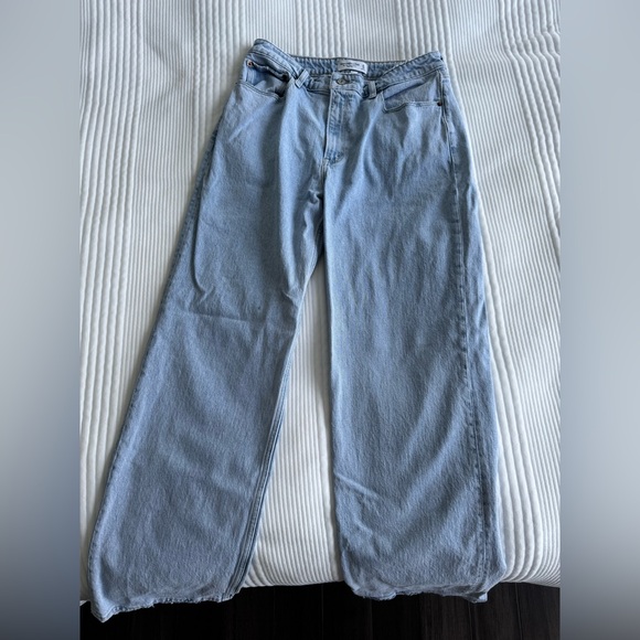 Abercrombie Curve Love High Rise 90s Relaxed Jean - Picture 7 of 10